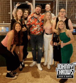 Johnny Throws – Axe Throwing