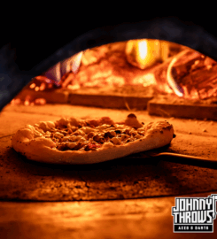Johnny Throws – Axe Throwing