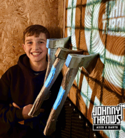 Johnny Throws – Axe Throwing