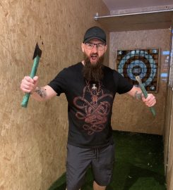 Johnny Throws – Axe Throwing