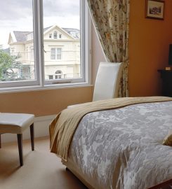 Holcombe House – Guest House Llandudno